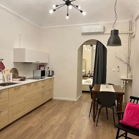 Apartment Charm And History In The Center Of *